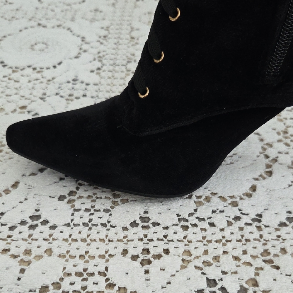 Cape Robbin Black Velvet Lace-Up Ankle Boots with Red Rose Embroidery Size 10 - Picture 11 of 12